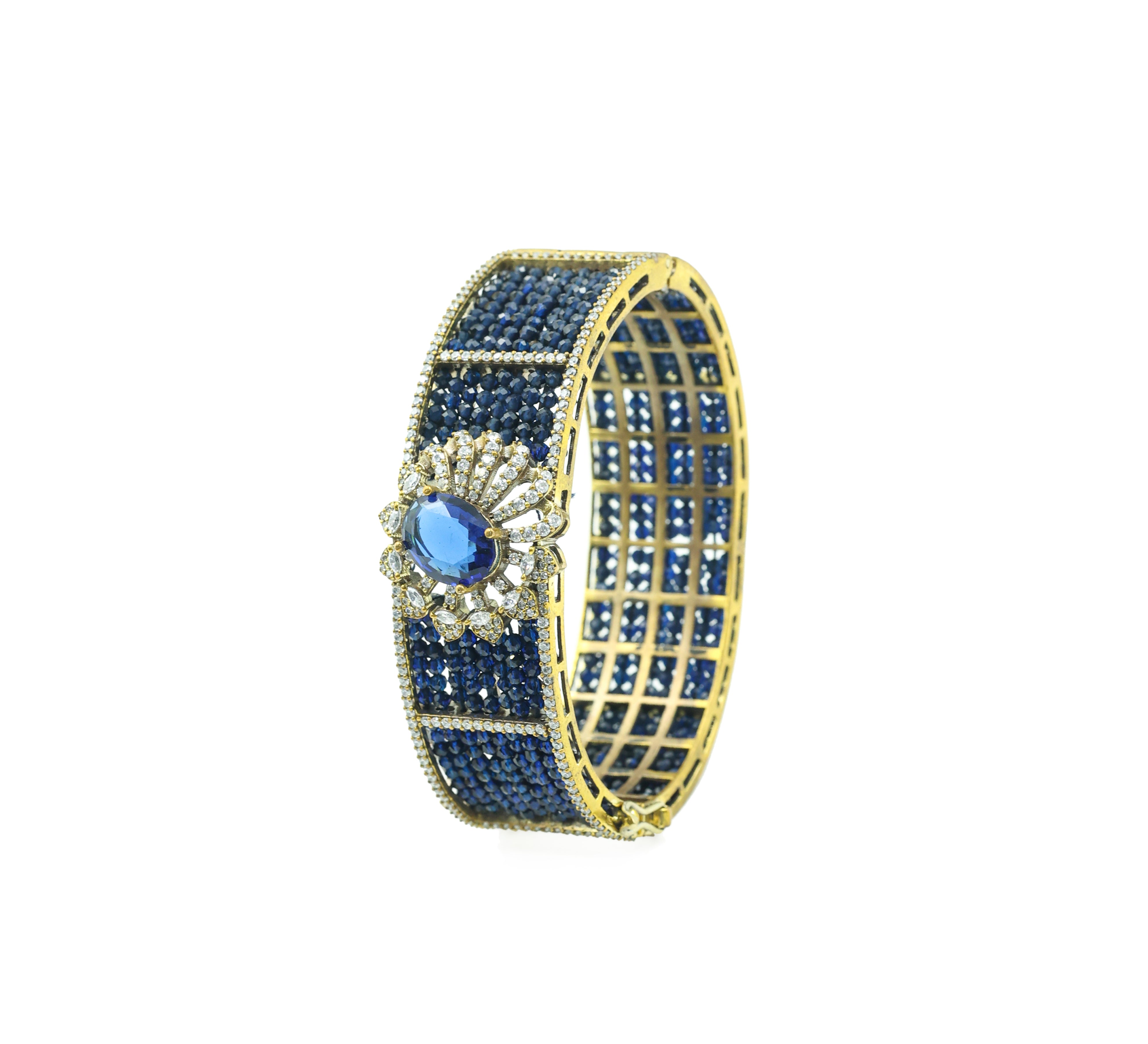 Elegant Victorian Hydro Bead Adjustable Bracelet