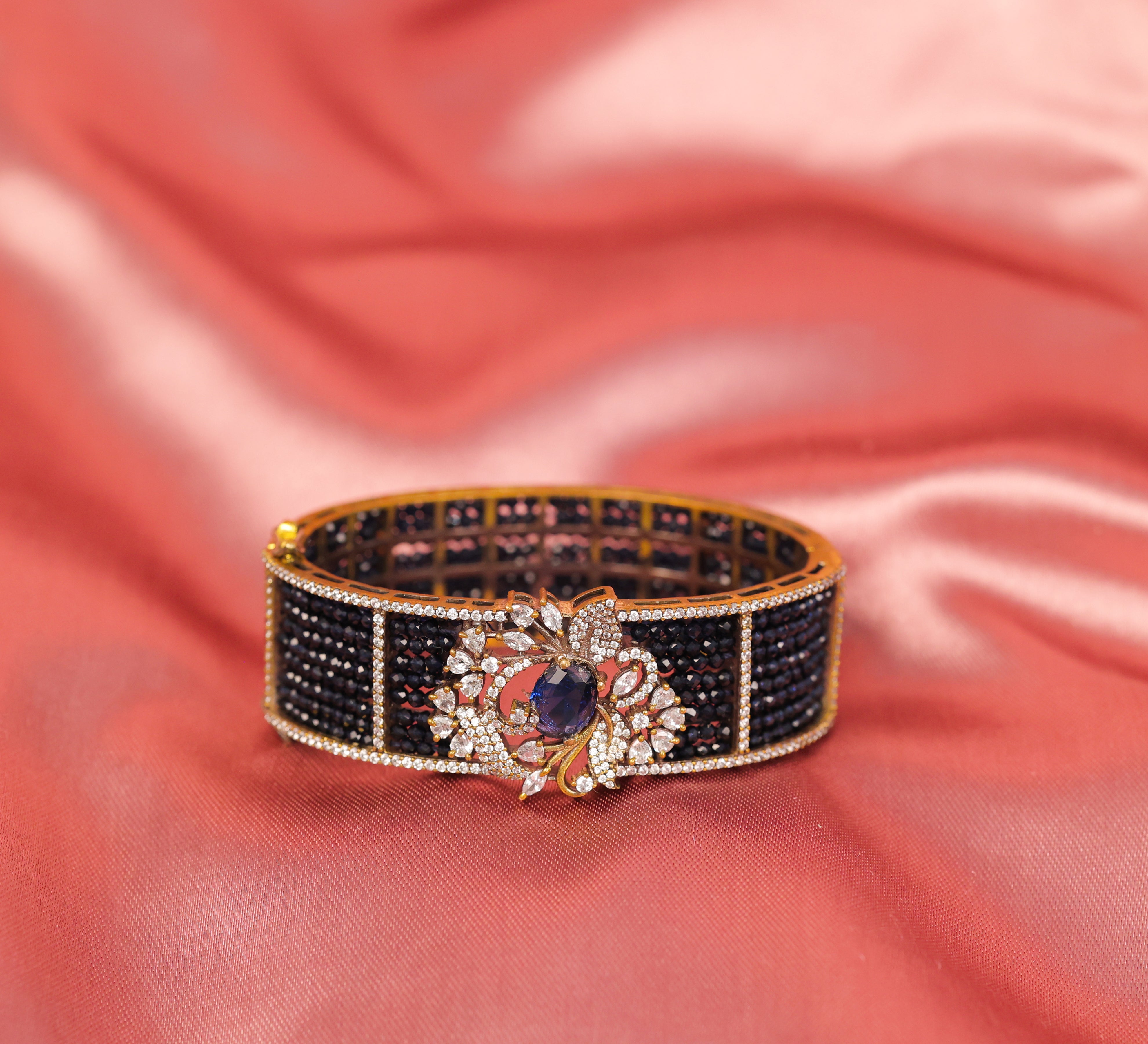 Classic Victorian Openable Bracelet with Hydro Beads