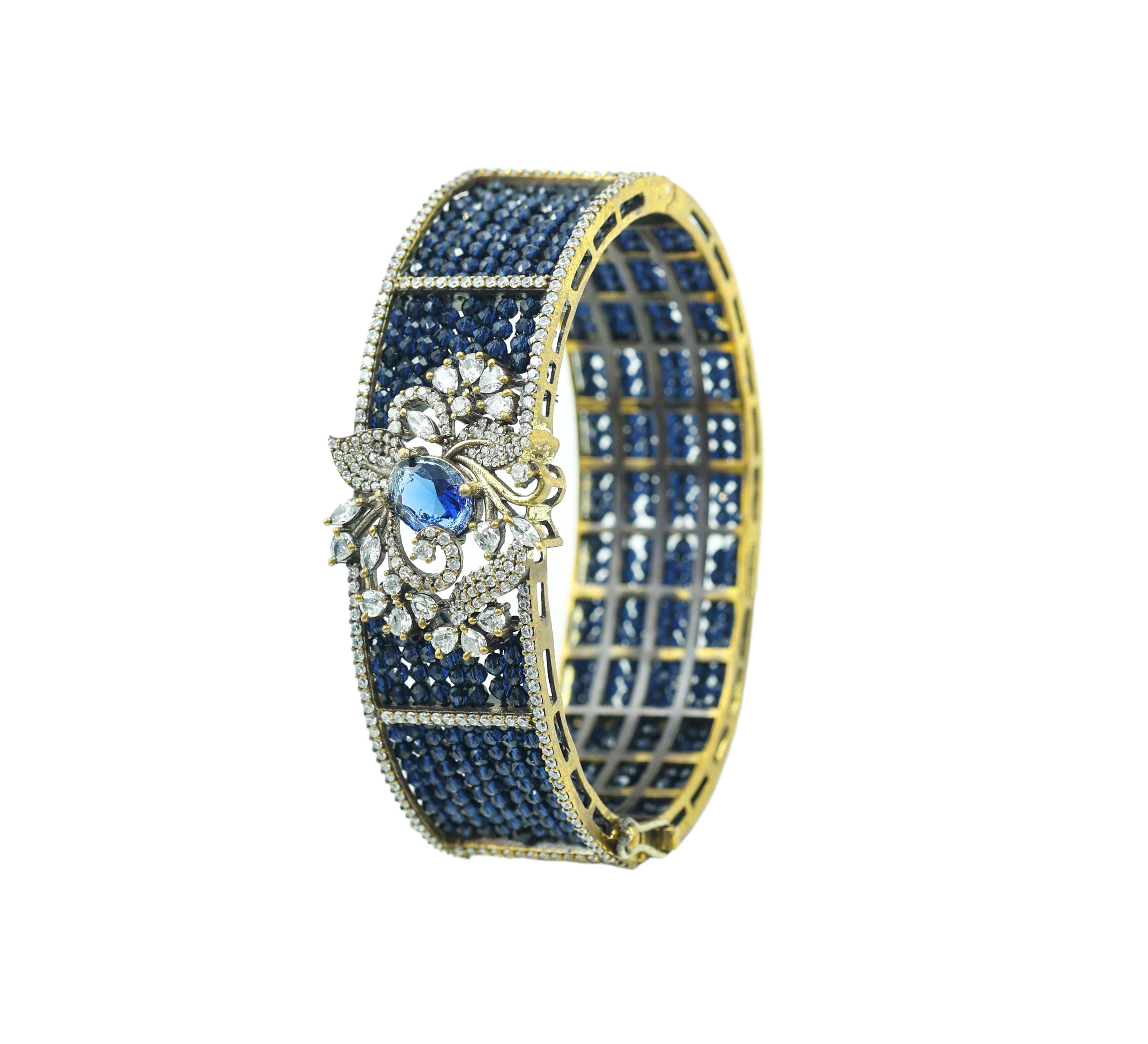 Classic Victorian Openable Bracelet with Hydro Beads