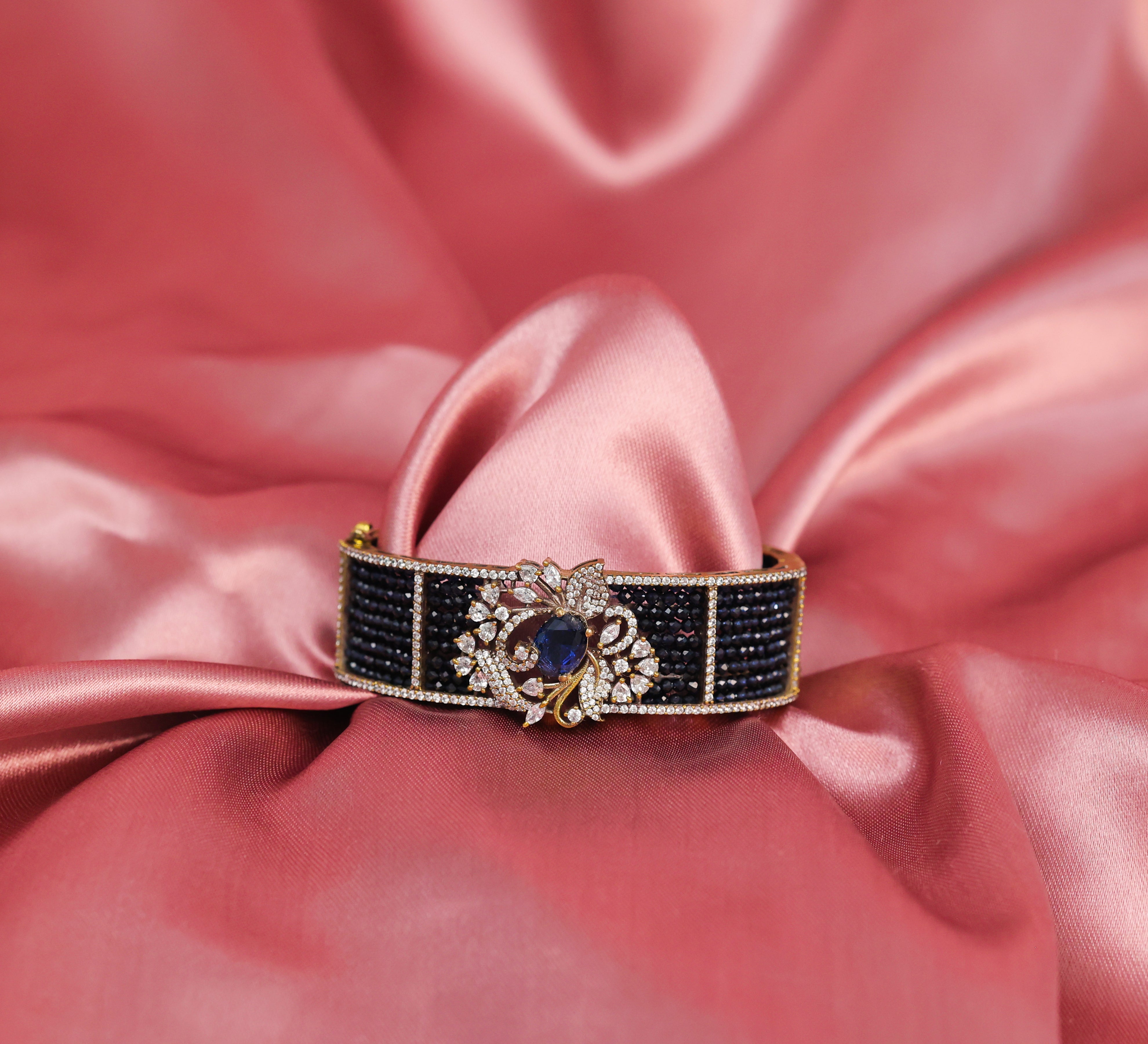 Classic Victorian Openable Bracelet with Hydro Beads