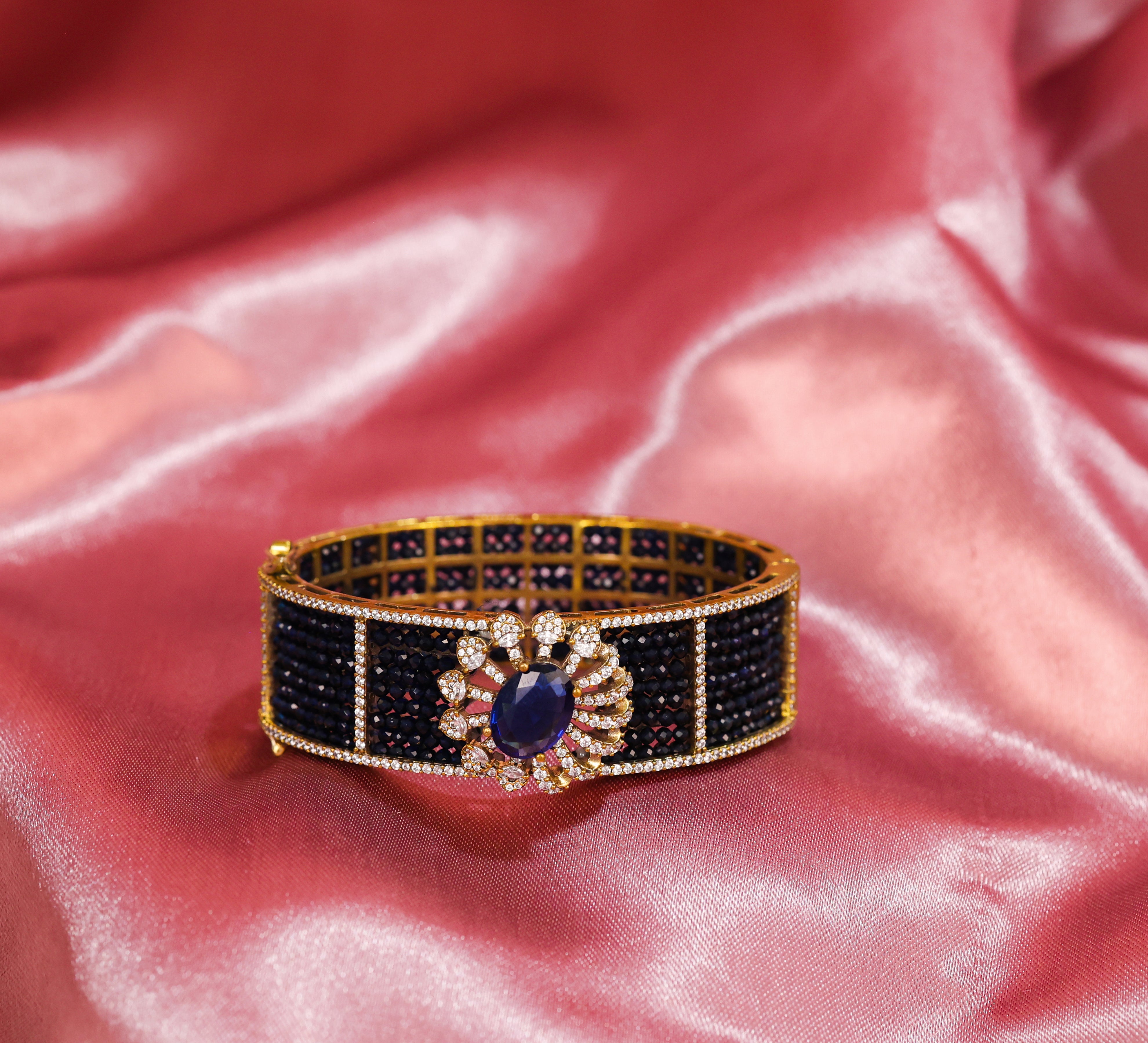 Elegant Victorian Hydro Bead Adjustable Bracelet