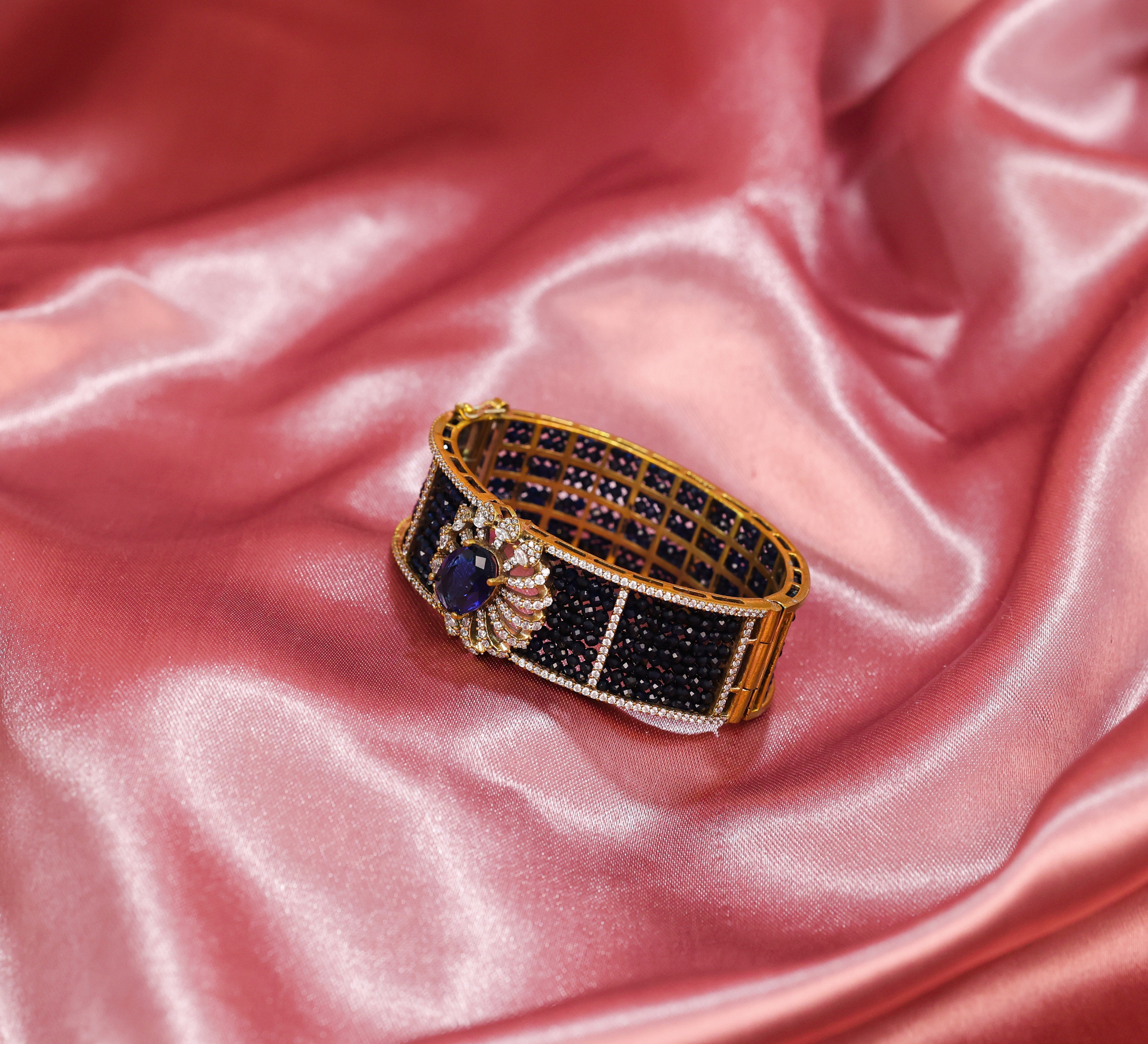 Elegant Victorian Hydro Bead Adjustable Bracelet