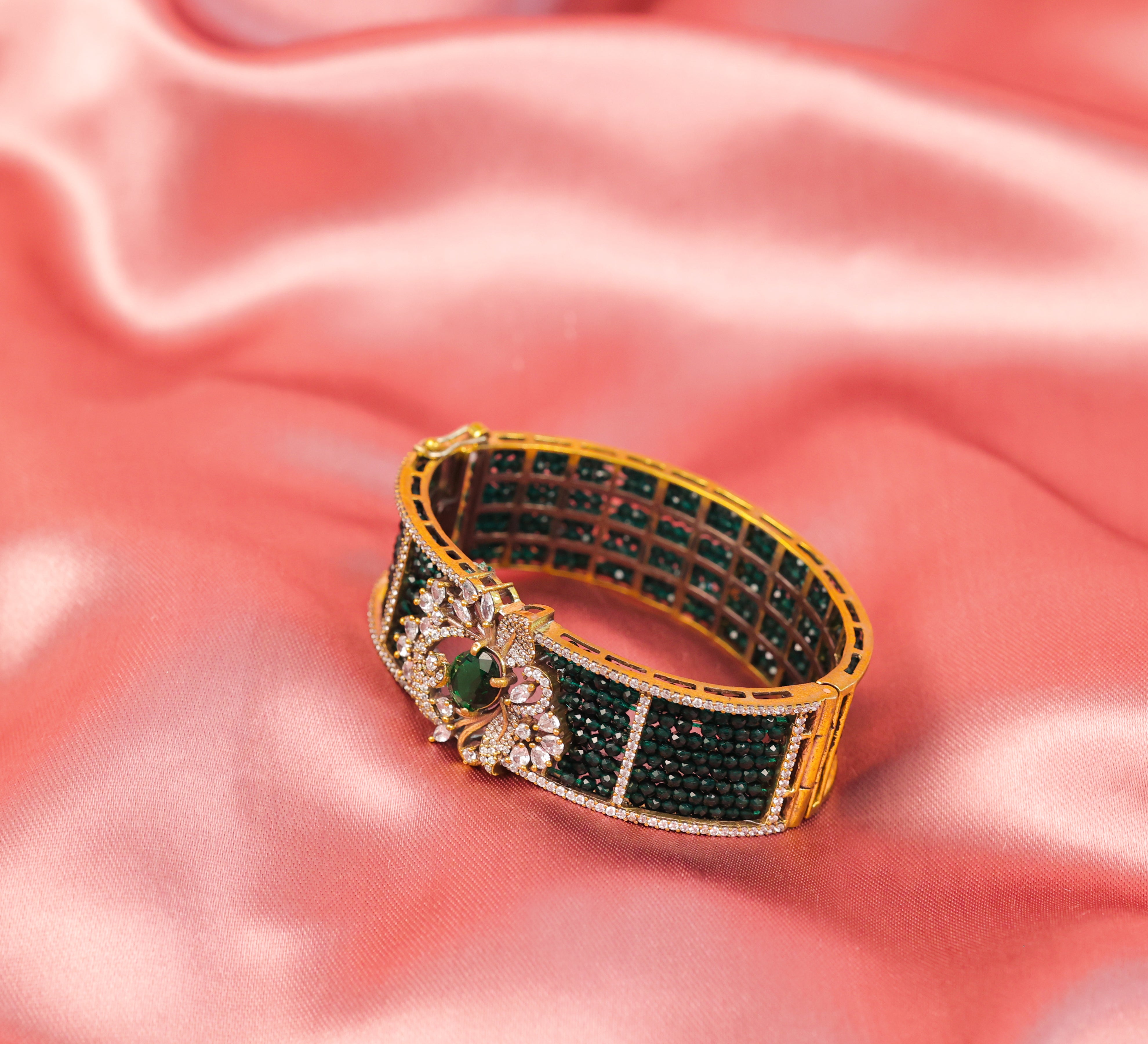 Classic Victorian Openable Bracelet with Hydro Beads
