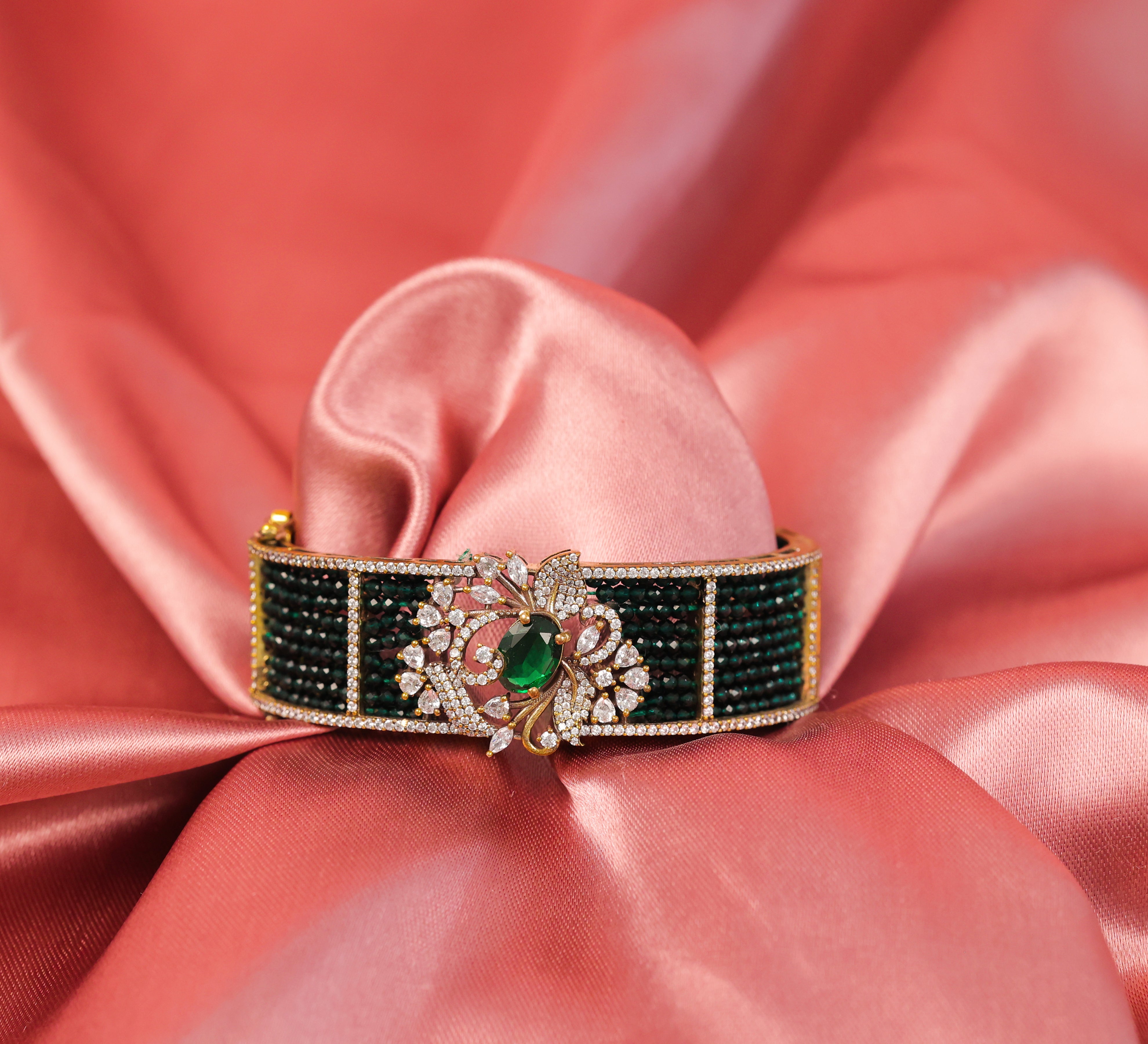 Classic Victorian Openable Bracelet with Hydro Beads