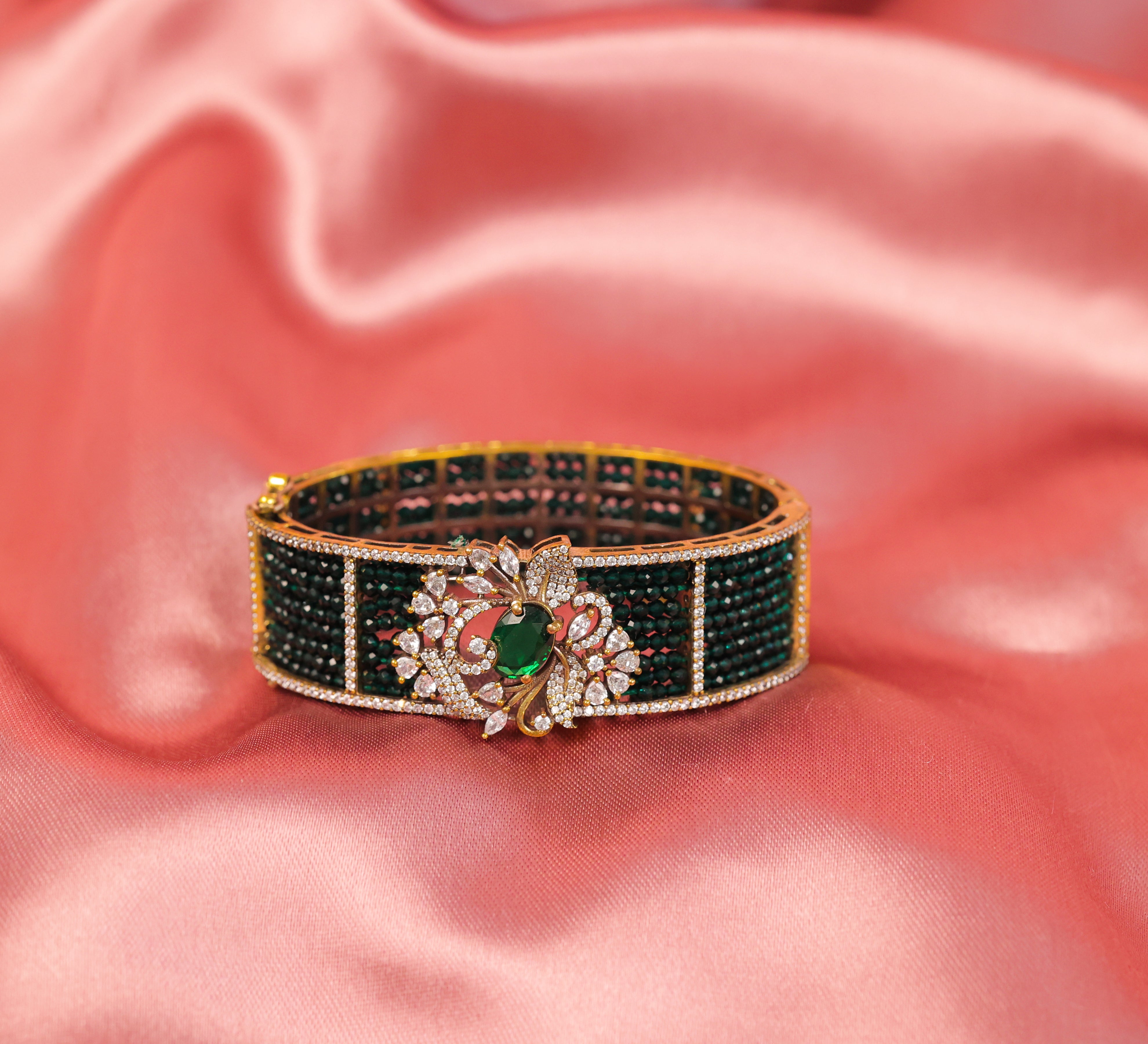 Classic Victorian Openable Bracelet with Hydro Beads