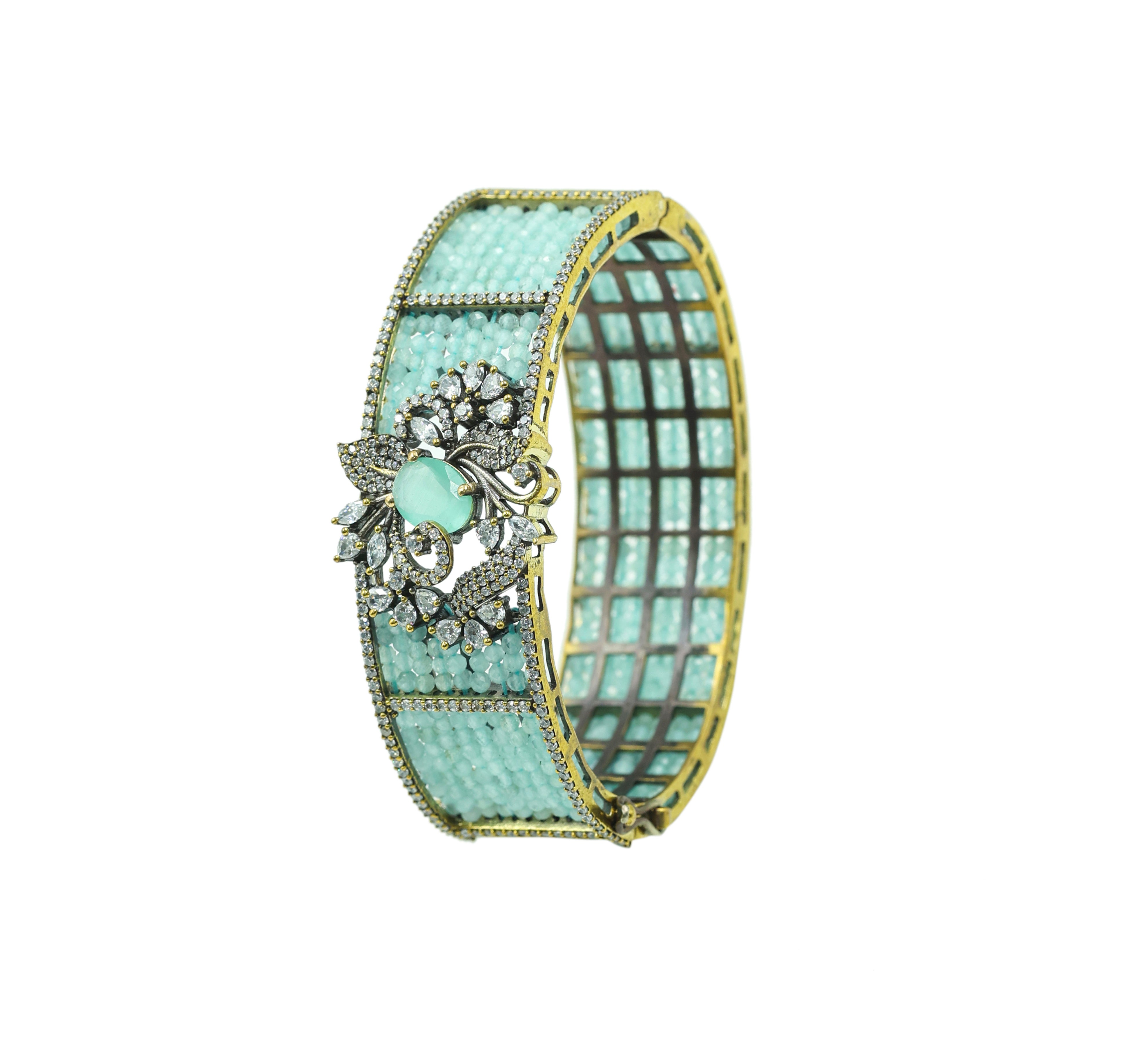 Classic Victorian Openable Bracelet with Hydro Beads