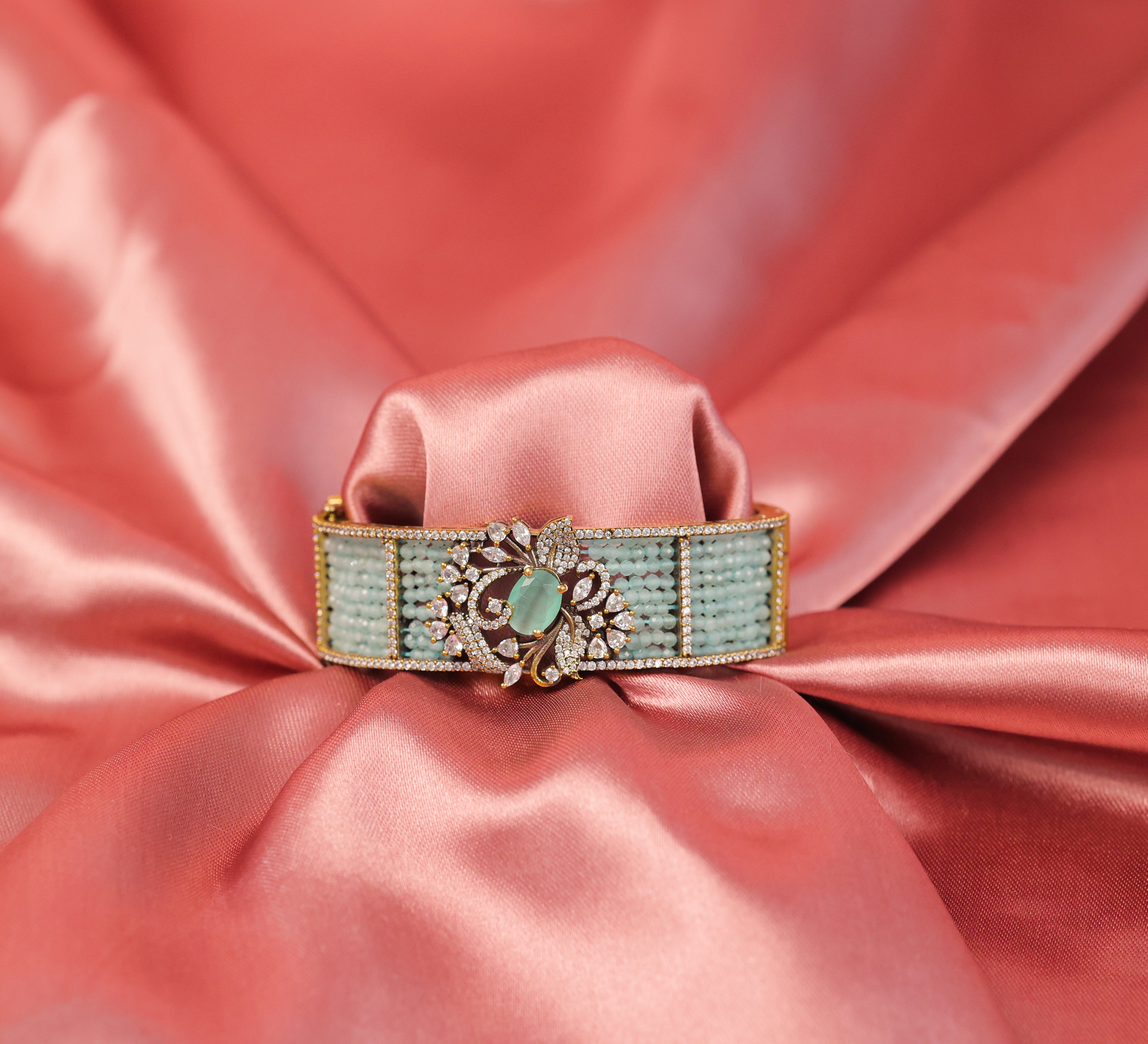 Classic Victorian Openable Bracelet with Hydro Beads