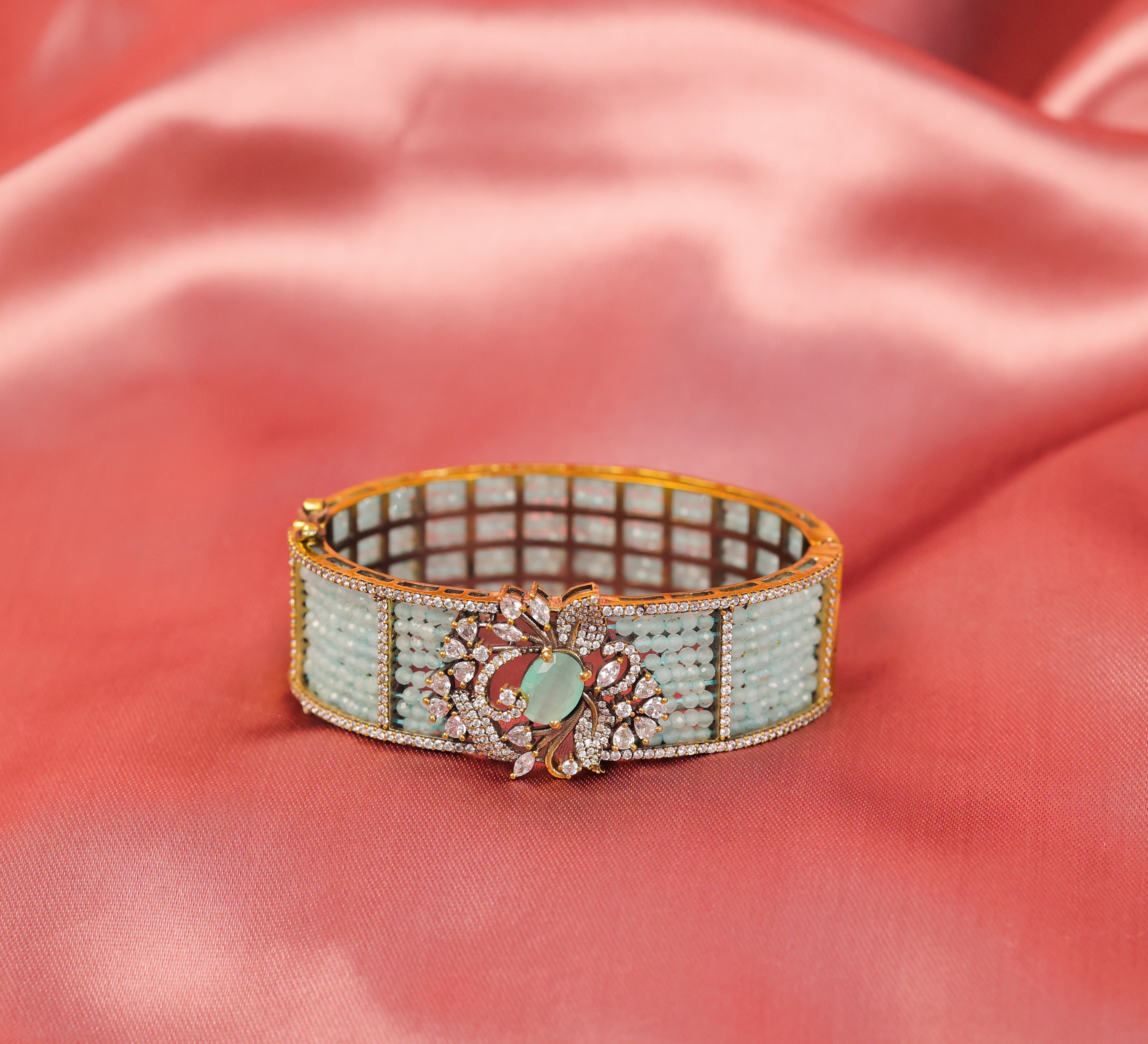 Classic Victorian Openable Bracelet with Hydro Beads