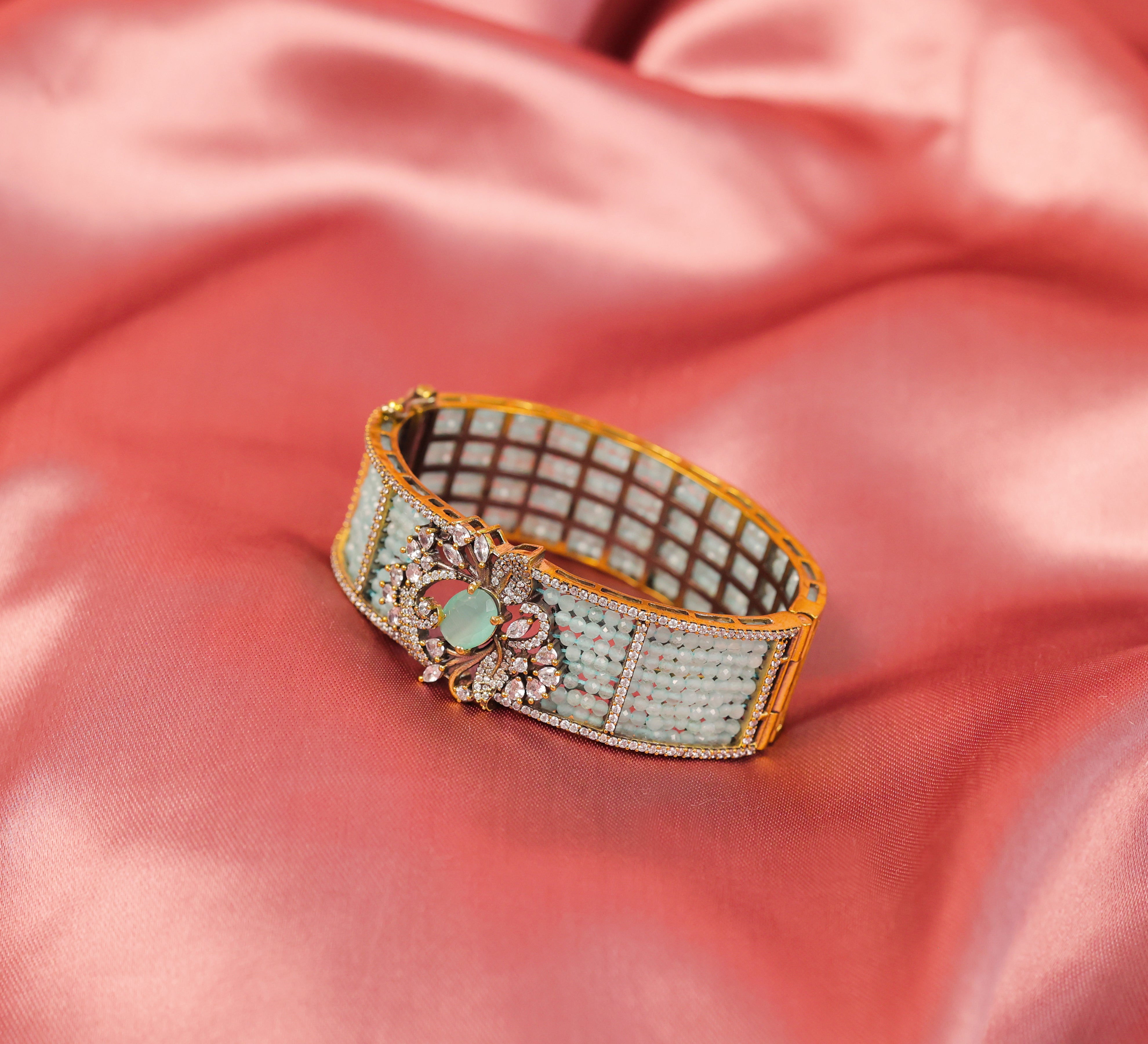 Classic Victorian Openable Bracelet with Hydro Beads