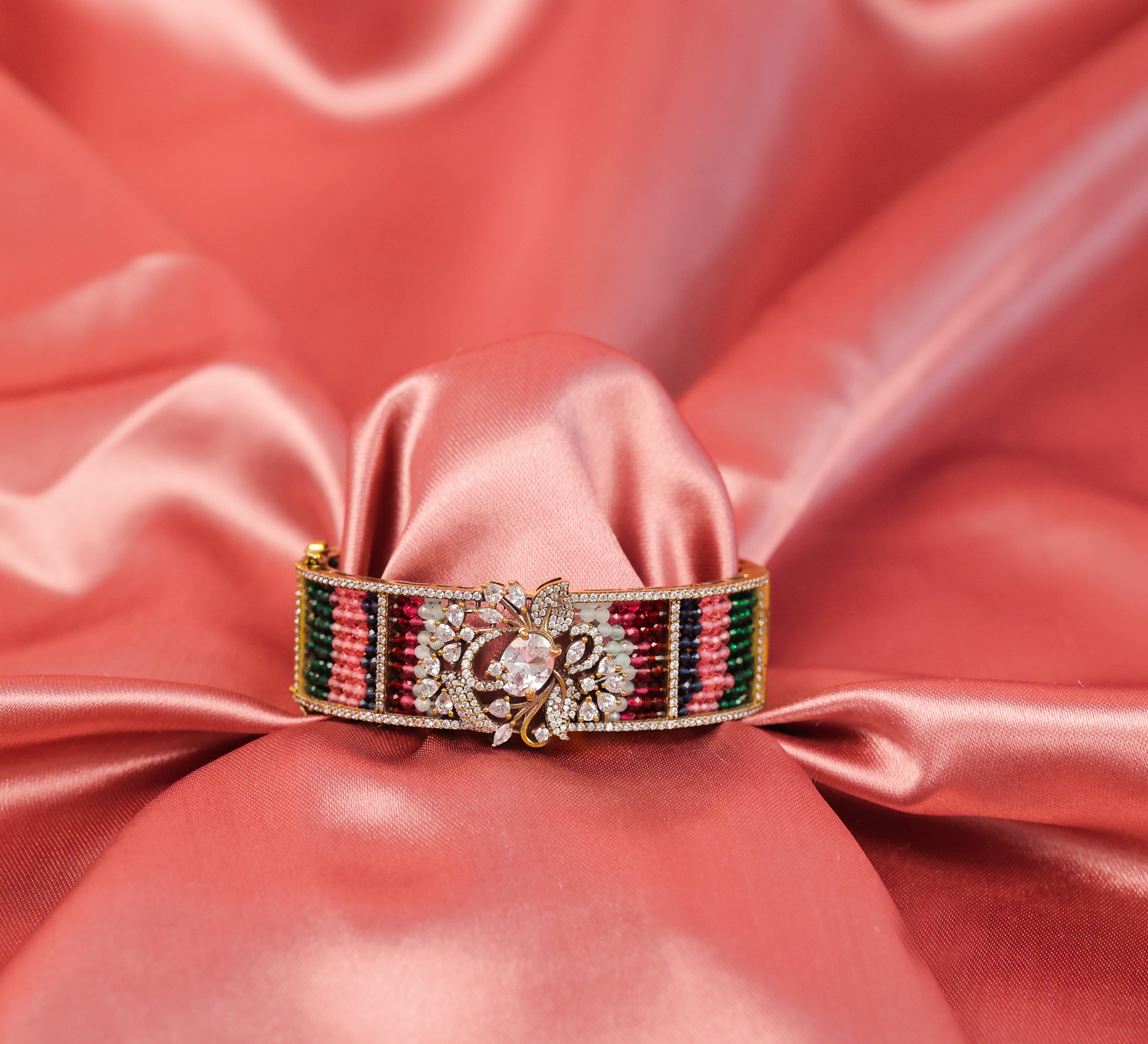 Classic Victorian Openable Bracelet with Hydro Beads