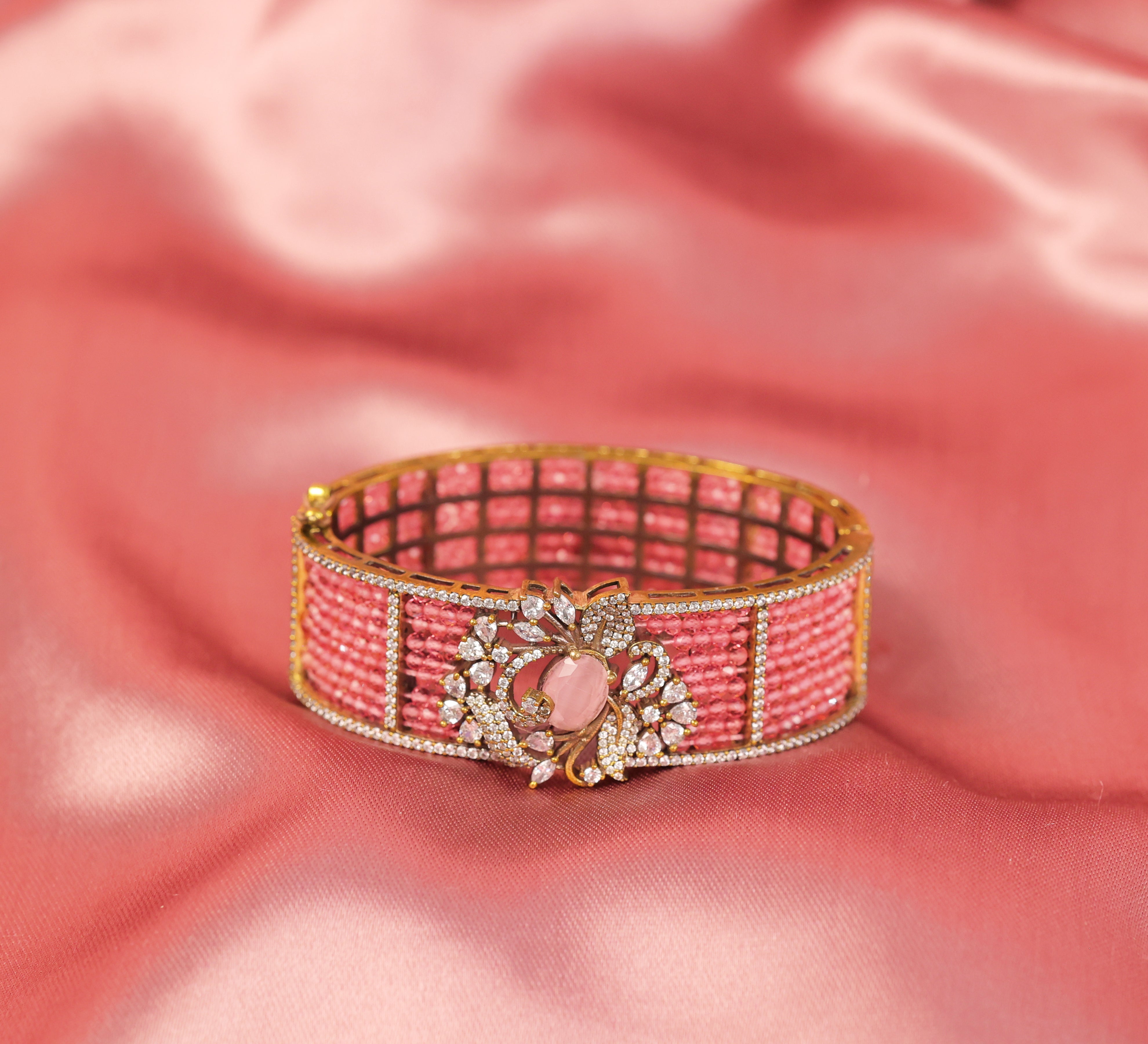 Classic Victorian Openable Bracelet with Hydro Beads