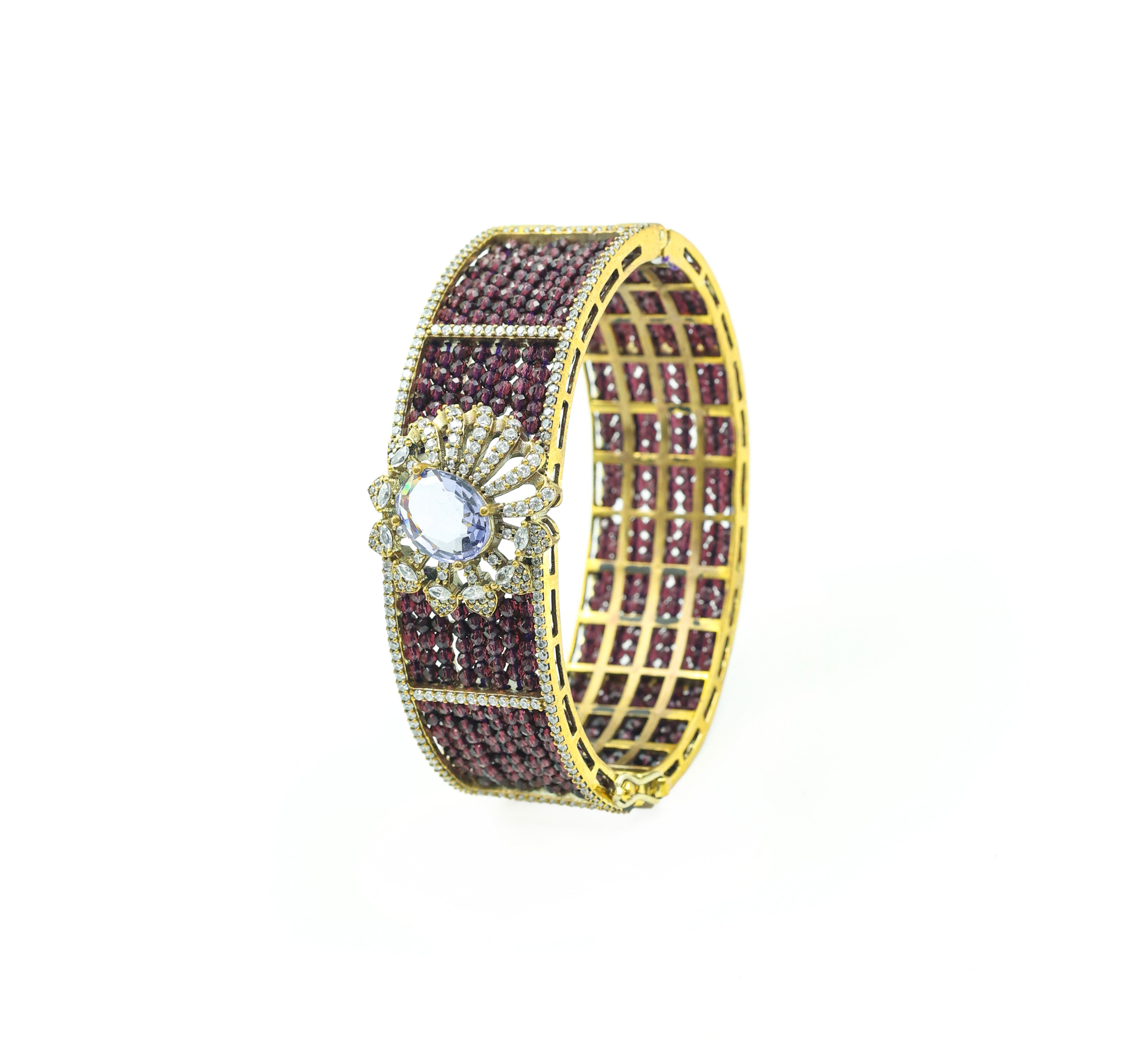 Elegant Victorian Hydro Bead Adjustable Bracelet