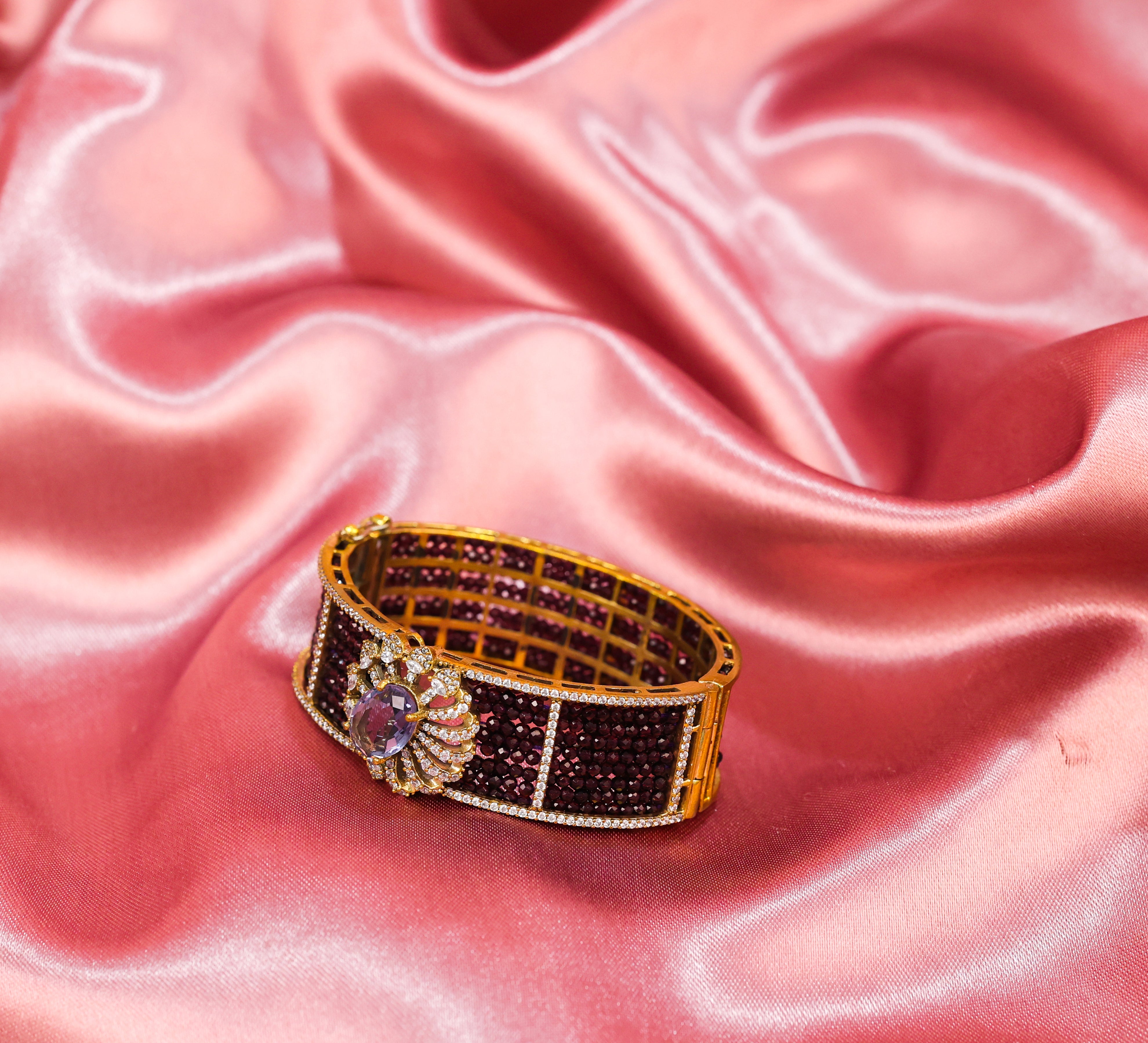 Elegant Victorian Hydro Bead Adjustable Bracelet