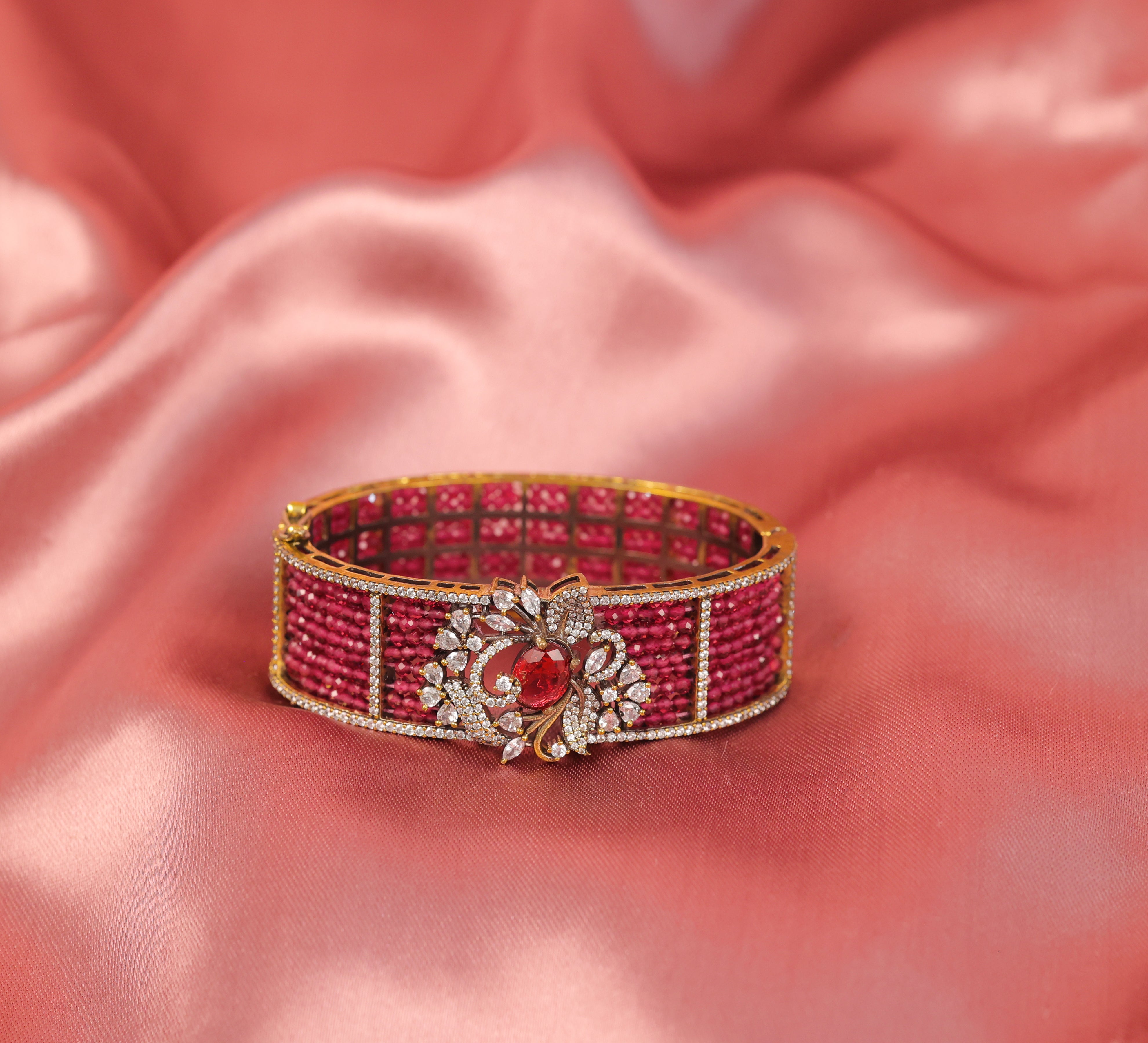 Classic Victorian Openable Bracelet with Hydro Beads