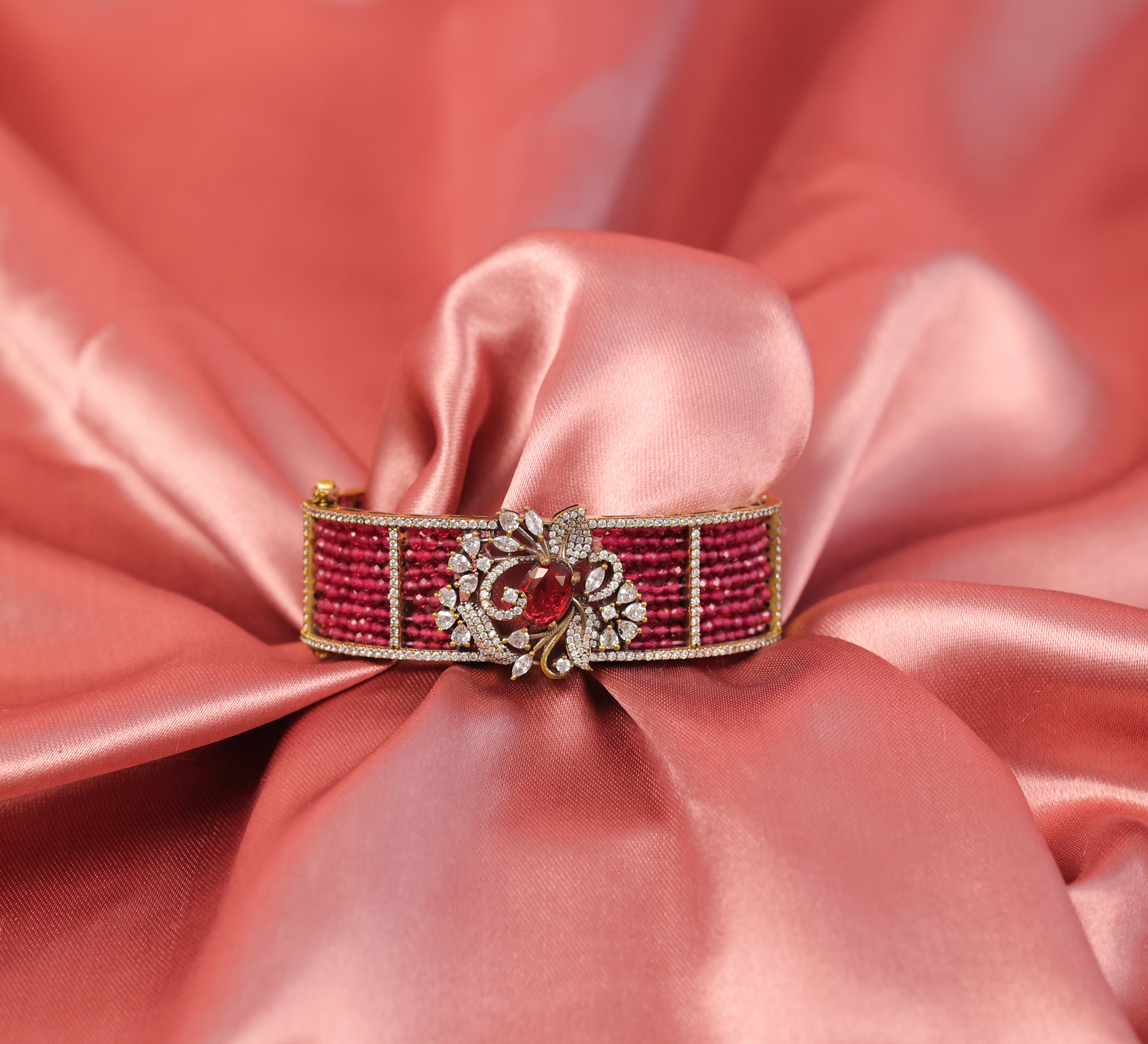 Classic Victorian Openable Bracelet with Hydro Beads