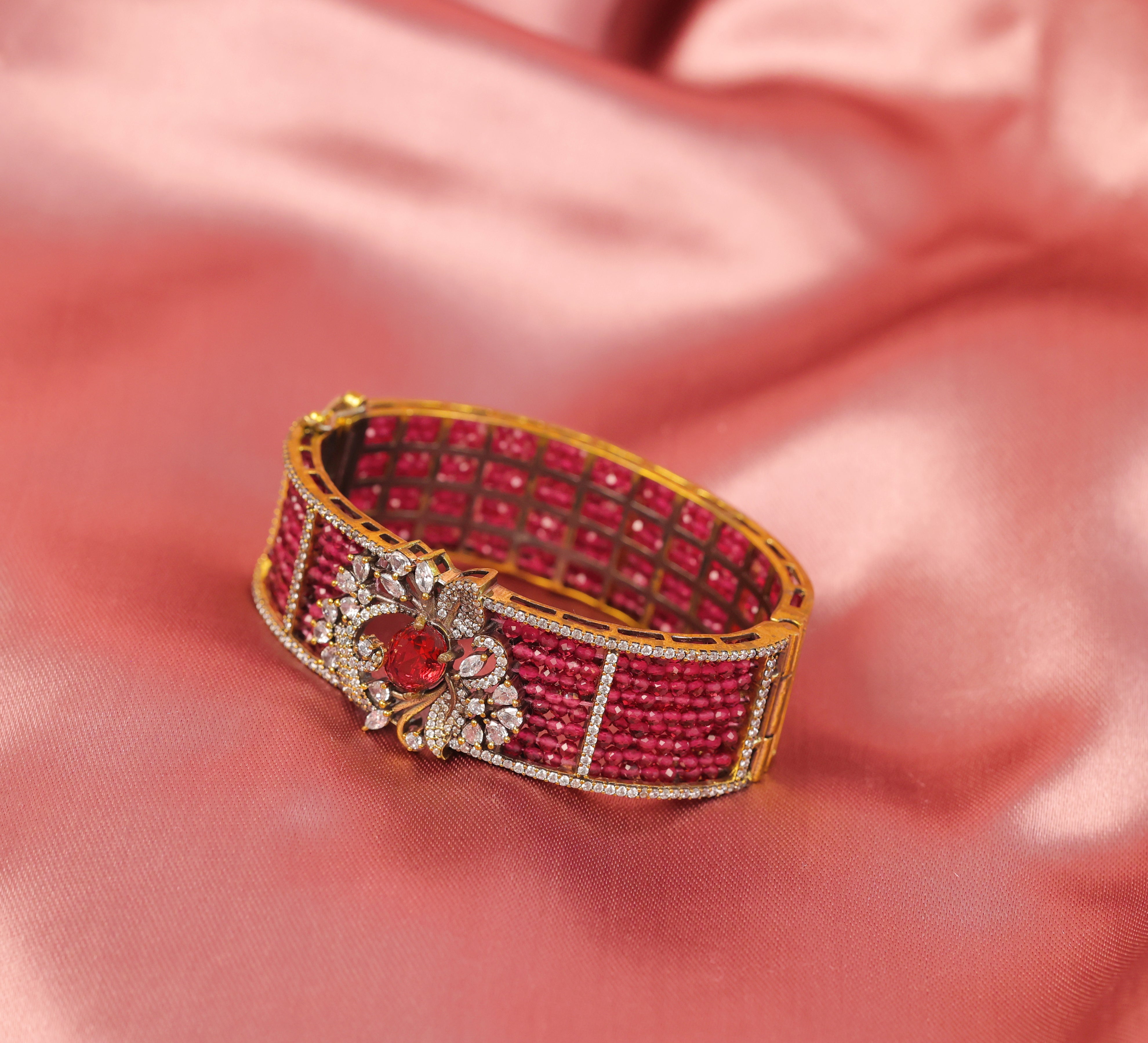 Classic Victorian Openable Bracelet with Hydro Beads
