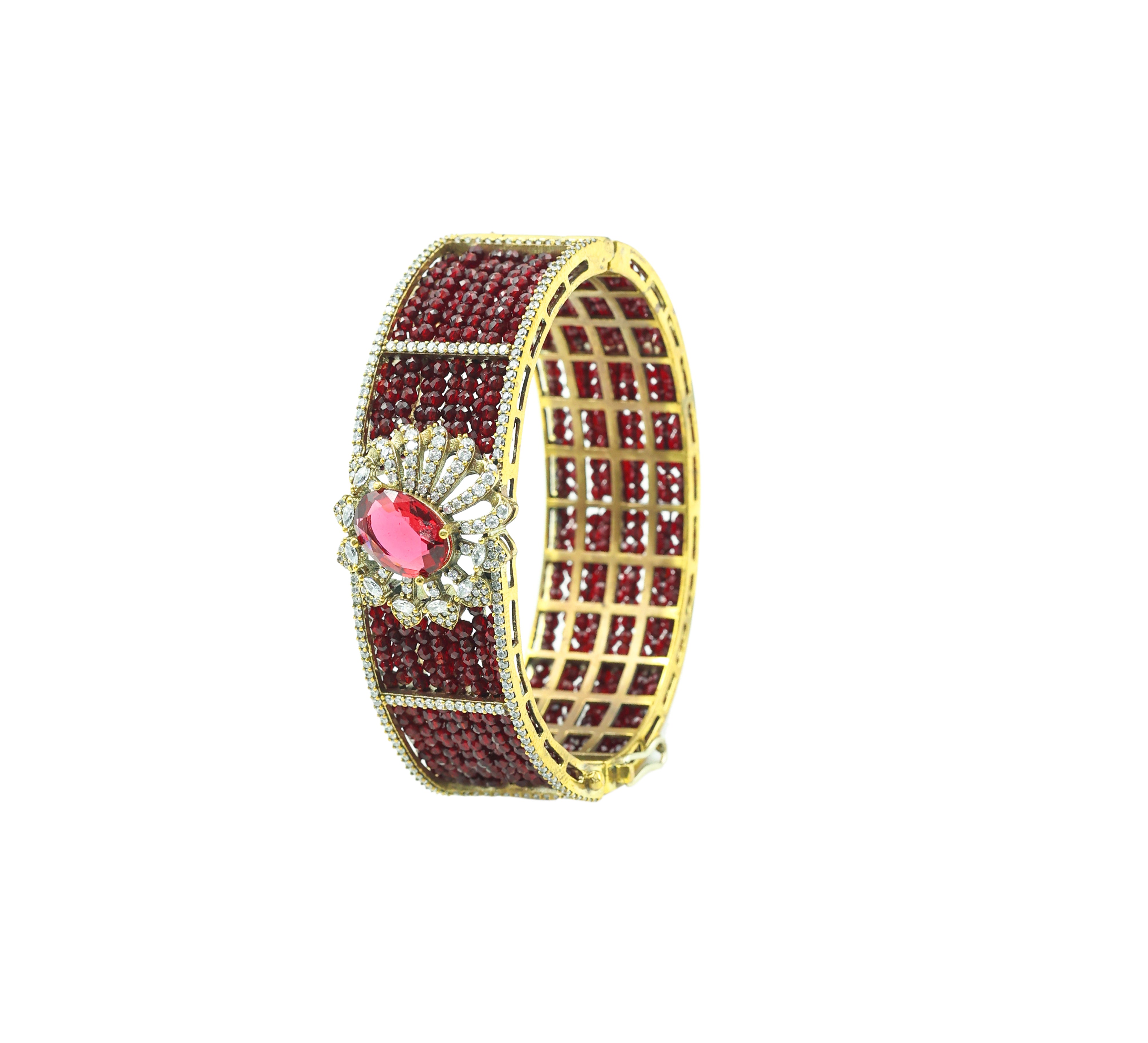 Elegant Victorian Hydro Bead Adjustable Bracelet