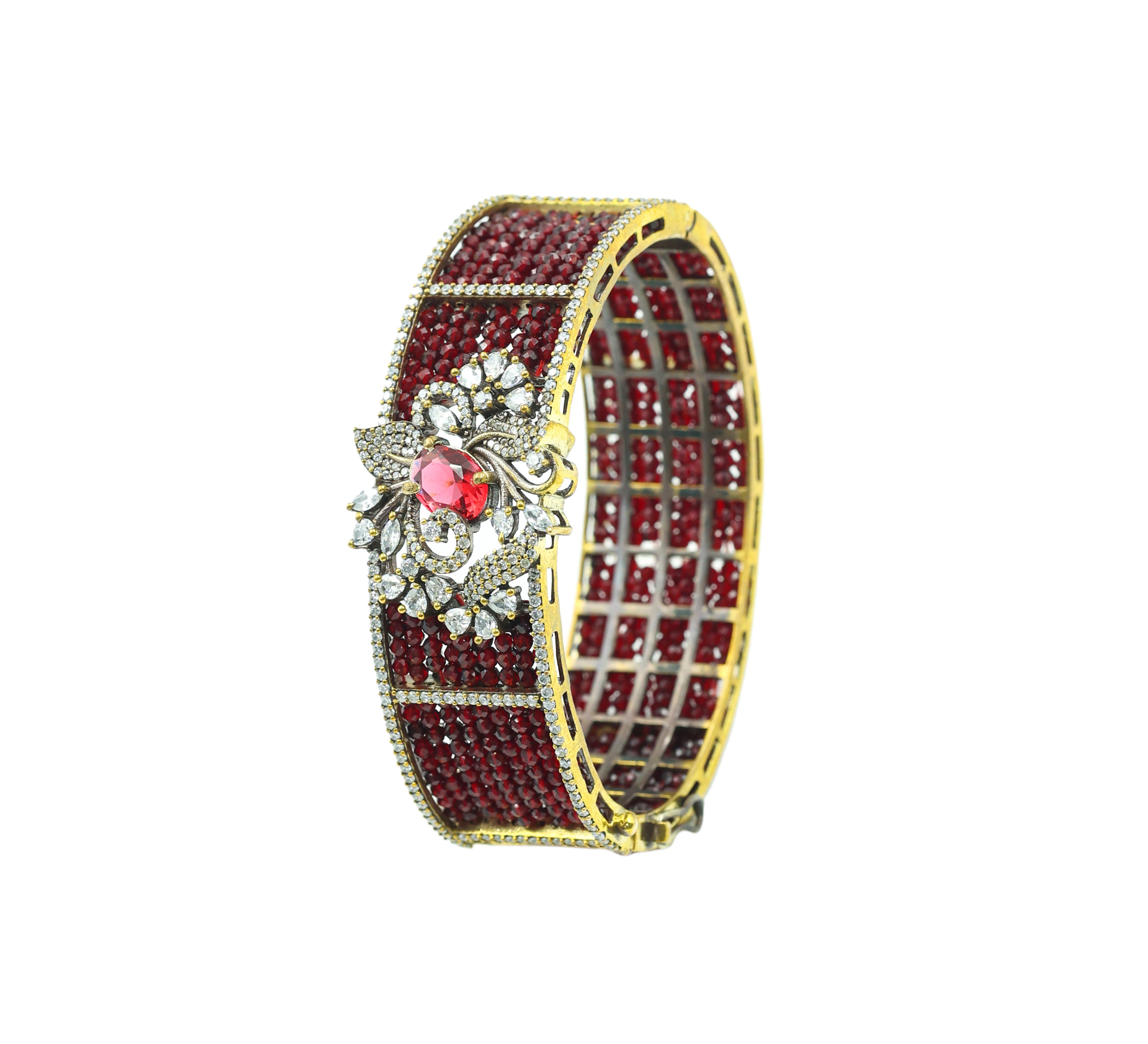 Classic Victorian Openable Bracelet with Hydro Beads